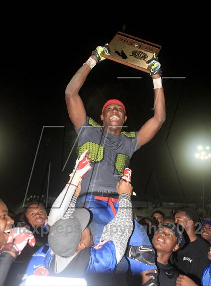 Thumbnail 2 in Chaminade @ Serra (CIF SS Western Division Final) photogallery.
