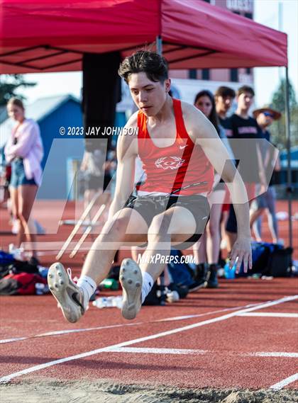 Thumbnail 1 in Rob Allen Twilight Invitational (Triple Jump) photogallery.