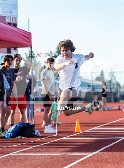 Thumbnail 2 in Rob Allen Twilight Invitational (Triple Jump) photogallery.