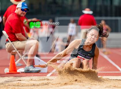 Thumbnail 2 in UIL 4A Girls Track & Field Finals photogallery.