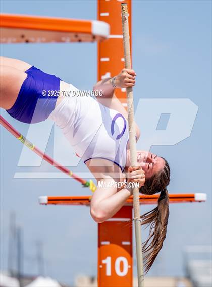 Thumbnail 1 in UIL 4A Girls Track & Field Finals photogallery.