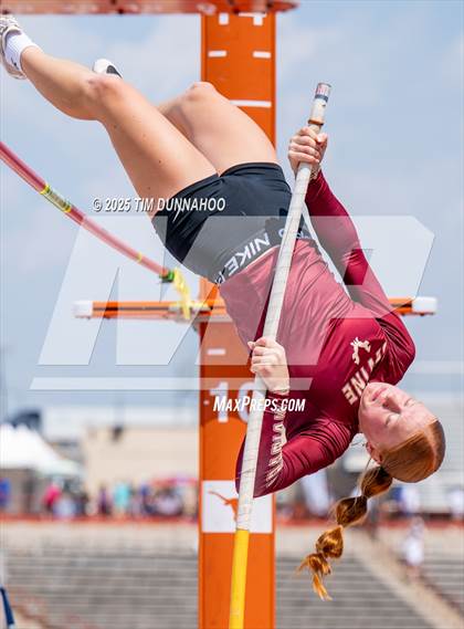 Thumbnail 1 in UIL 4A Girls Track & Field Finals photogallery.