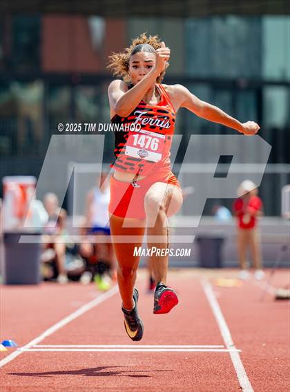 Thumbnail 1 in UIL 4A Girls Track & Field Finals photogallery.