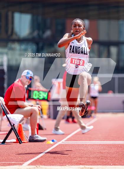 Thumbnail 3 in UIL 4A Girls Track & Field Finals photogallery.
