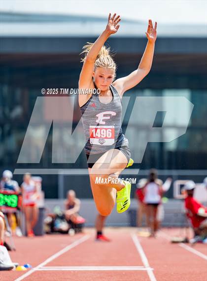 Thumbnail 1 in UIL 4A Girls Track & Field Finals photogallery.