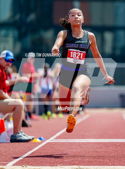 Thumbnail 2 in UIL 4A Girls Track & Field Finals photogallery.