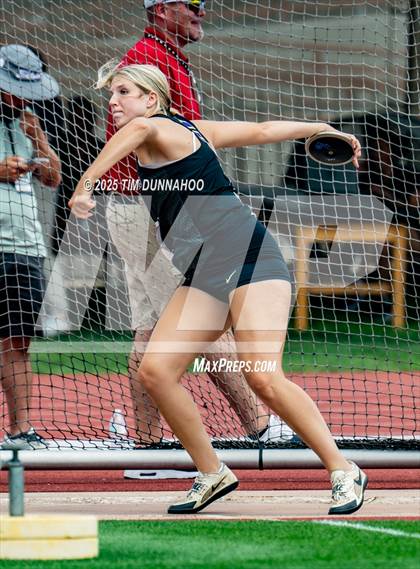 Thumbnail 3 in UIL 4A Girls Track & Field Finals photogallery.