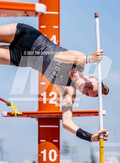 Thumbnail 3 in UIL 4A Girls Track & Field Finals photogallery.