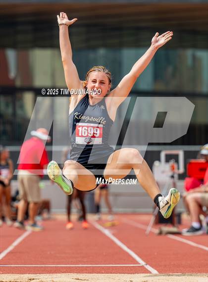 Thumbnail 2 in UIL 4A Girls Track & Field Finals photogallery.