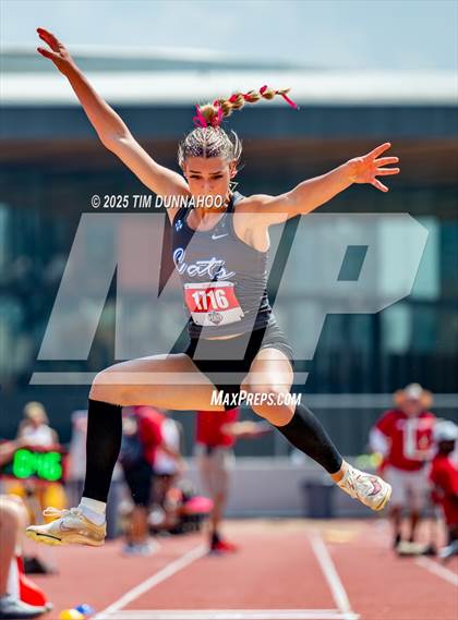 Thumbnail 2 in UIL 4A Girls Track & Field Finals photogallery.
