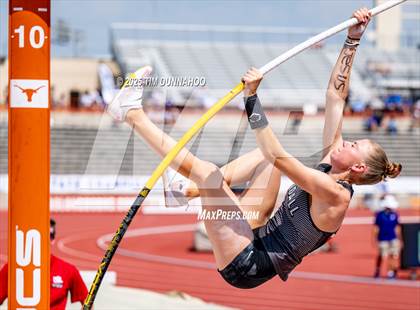 Thumbnail 2 in UIL 4A Girls Track & Field Finals photogallery.
