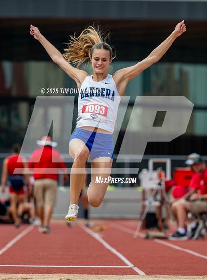 Thumbnail 2 in UIL 4A Girls Track & Field Finals photogallery.