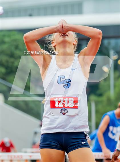 Thumbnail 3 in UIL 4A Girls Track & Field Finals photogallery.