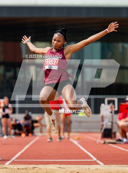 Thumbnail 1 in UIL 4A Girls Track & Field Finals photogallery.