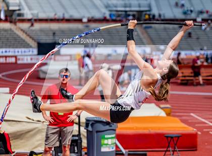 Thumbnail 2 in UIL 4A Girls Track & Field Finals photogallery.