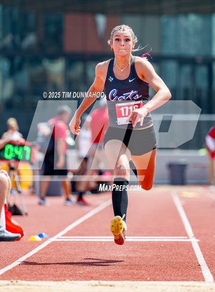 Thumbnail 1 in UIL 4A Girls Track & Field Finals photogallery.