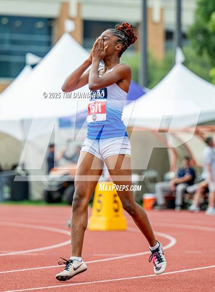 Thumbnail 3 in UIL 4A Girls Track & Field Finals photogallery.