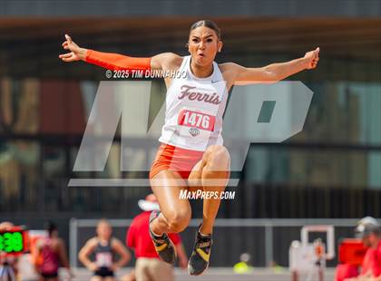 Thumbnail 2 in UIL 4A Girls Track & Field Finals photogallery.