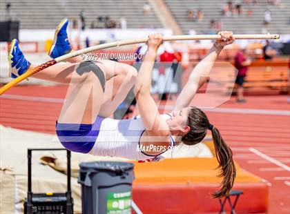 Thumbnail 2 in UIL 4A Girls Track & Field Finals photogallery.