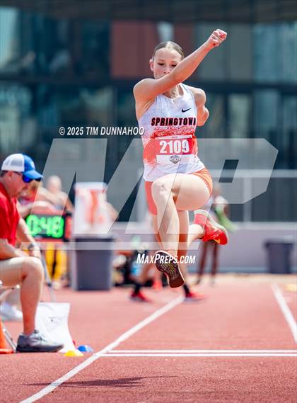 Thumbnail 2 in UIL 4A Girls Track & Field Finals photogallery.