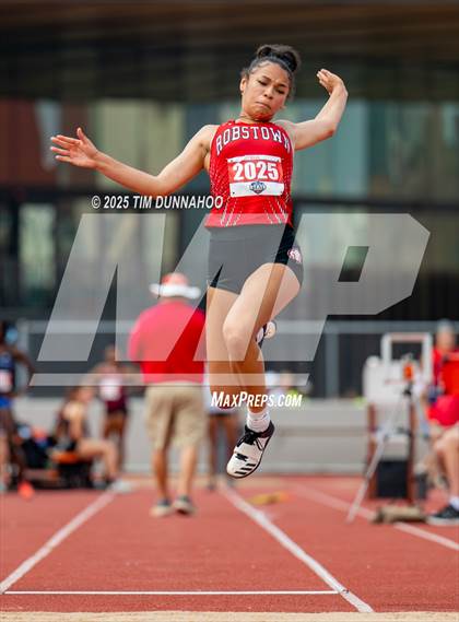 Thumbnail 2 in UIL 4A Girls Track & Field Finals photogallery.