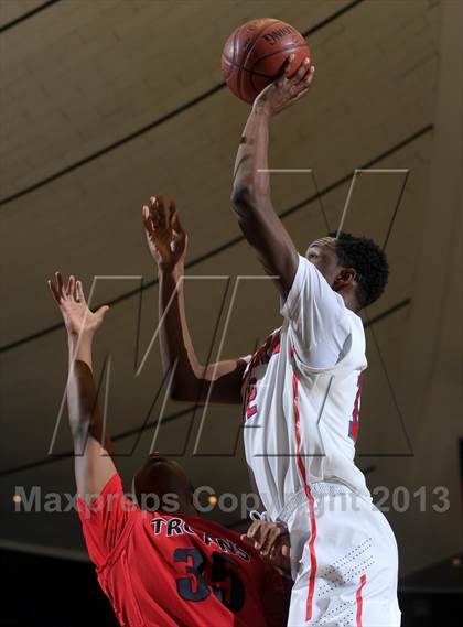 Thumbnail 1 in Serra vs. Lutheran (CIF SS D4AA Final) photogallery.