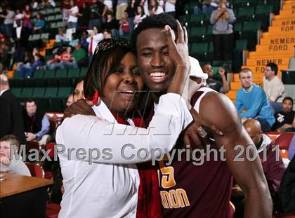 Thumbnail 3 in Jamestown vs. Mt. Vernon (NYSPHSAA Class AA Final) photogallery.