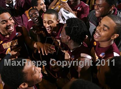 Thumbnail 1 in Jamestown vs. Mt. Vernon (NYSPHSAA Class AA Final) photogallery.