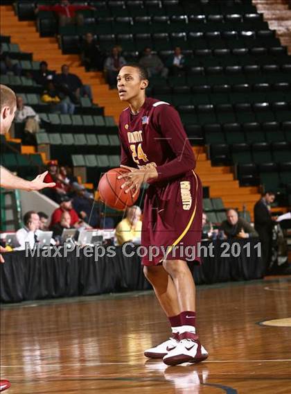 Thumbnail 3 in Jamestown vs. Mt. Vernon (NYSPHSAA Class AA Final) photogallery.