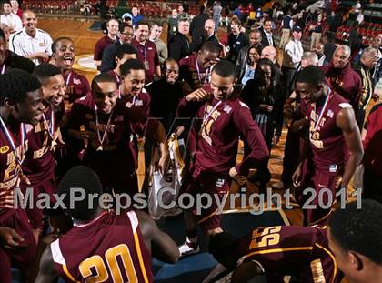 Thumbnail 3 in Jamestown vs. Mt. Vernon (NYSPHSAA Class AA Final) photogallery.