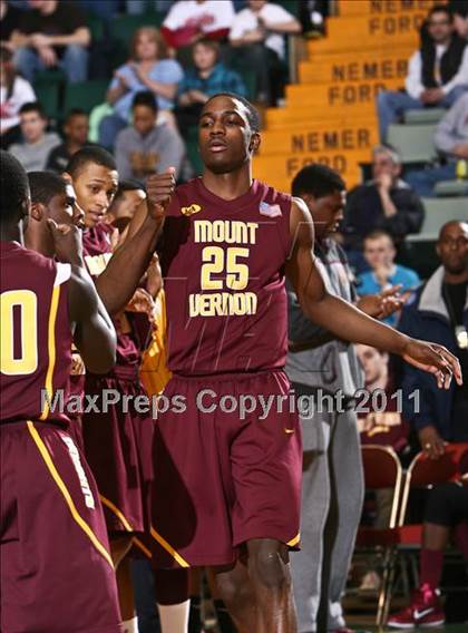 Thumbnail 3 in Jamestown vs. Mt. Vernon (NYSPHSAA Class AA Final) photogallery.