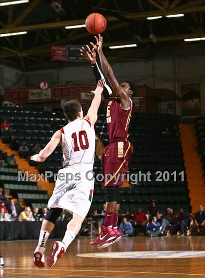 Thumbnail 3 in Jamestown vs. Mt. Vernon (NYSPHSAA Class AA Final) photogallery.