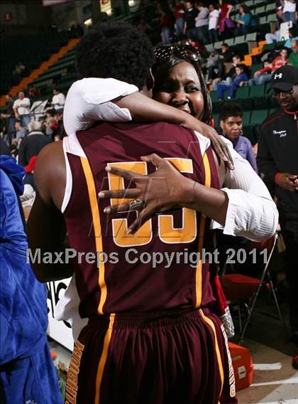 Thumbnail 2 in Jamestown vs. Mt. Vernon (NYSPHSAA Class AA Final) photogallery.