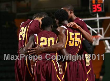 Thumbnail 2 in Jamestown vs. Mt. Vernon (NYSPHSAA Class AA Final) photogallery.