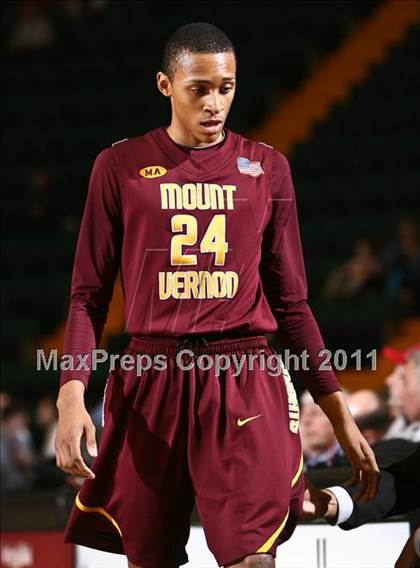 Thumbnail 3 in Jamestown vs. Mt. Vernon (NYSPHSAA Class AA Final) photogallery.