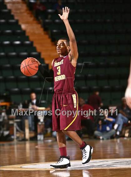 Thumbnail 2 in Jamestown vs. Mt. Vernon (NYSPHSAA Class AA Final) photogallery.