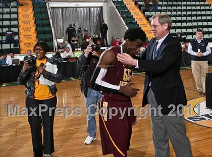 Thumbnail 3 in Jamestown vs. Mt. Vernon (NYSPHSAA Class AA Final) photogallery.