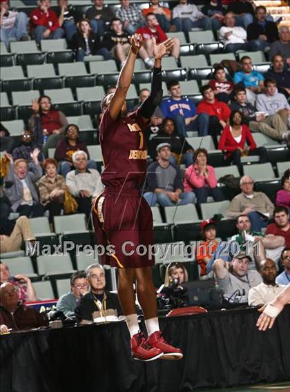 Thumbnail 1 in Jamestown vs. Mt. Vernon (NYSPHSAA Class AA Final) photogallery.