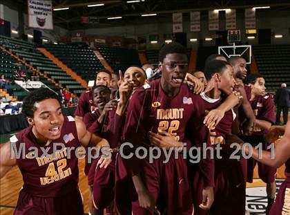 Thumbnail 2 in Jamestown vs. Mt. Vernon (NYSPHSAA Class AA Final) photogallery.