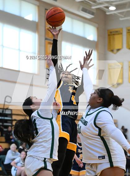 Thumbnail 2 in Castro Valley vs. Inderkum (Bishop O'Dowd MLK Classic) photogallery.