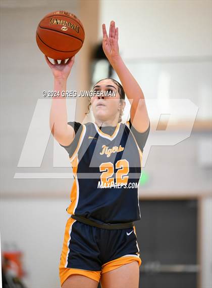 Thumbnail 3 in Castro Valley vs. Inderkum (Bishop O'Dowd MLK Classic) photogallery.