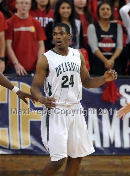 Thumbnail 2 in Mater Dei vs. De La Salle (CIF State D1 Final) photogallery.