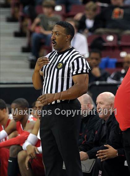 Thumbnail 2 in Mater Dei vs. De La Salle (CIF State D1 Final) photogallery.