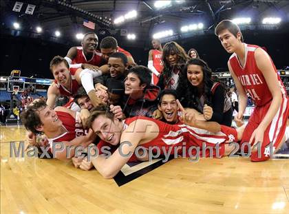 Thumbnail 3 in Mater Dei vs. De La Salle (CIF State D1 Final) photogallery.