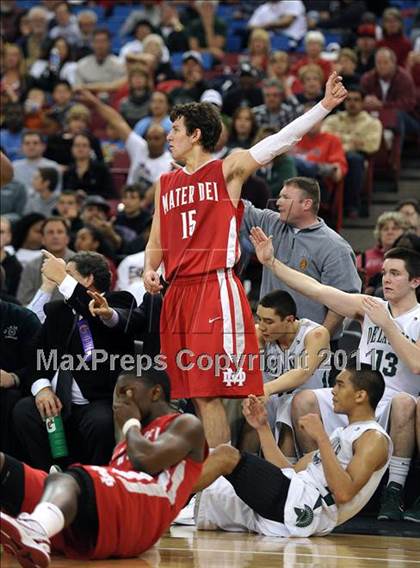 Thumbnail 3 in Mater Dei vs. De La Salle (CIF State D1 Final) photogallery.