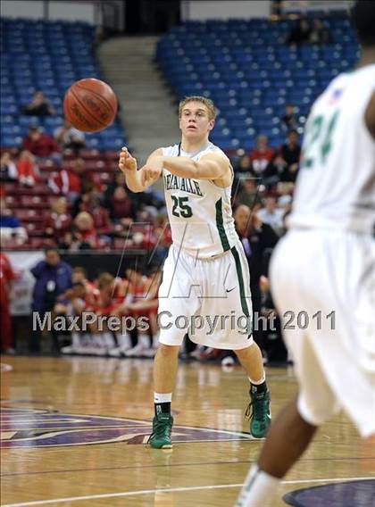 Thumbnail 1 in Mater Dei vs. De La Salle (CIF State D1 Final) photogallery.