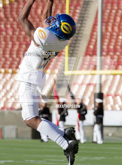 Thumbnail 1 in Dorsey vs Crenshaw photogallery.
