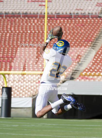 Thumbnail 3 in Dorsey vs Crenshaw photogallery.