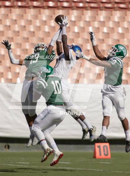 Thumbnail 1 in Dorsey vs Crenshaw photogallery.