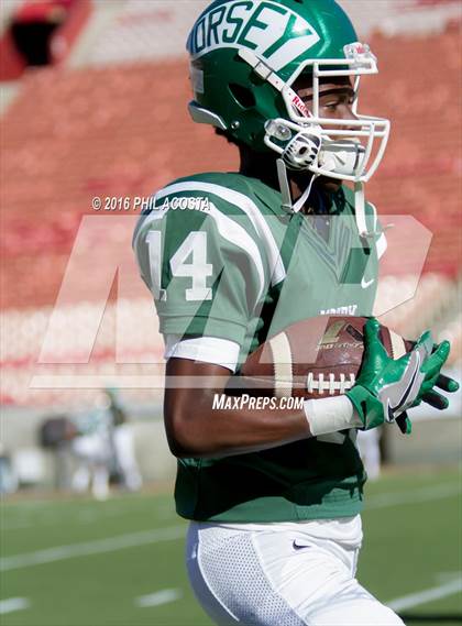 Thumbnail 3 in Dorsey vs Crenshaw photogallery.